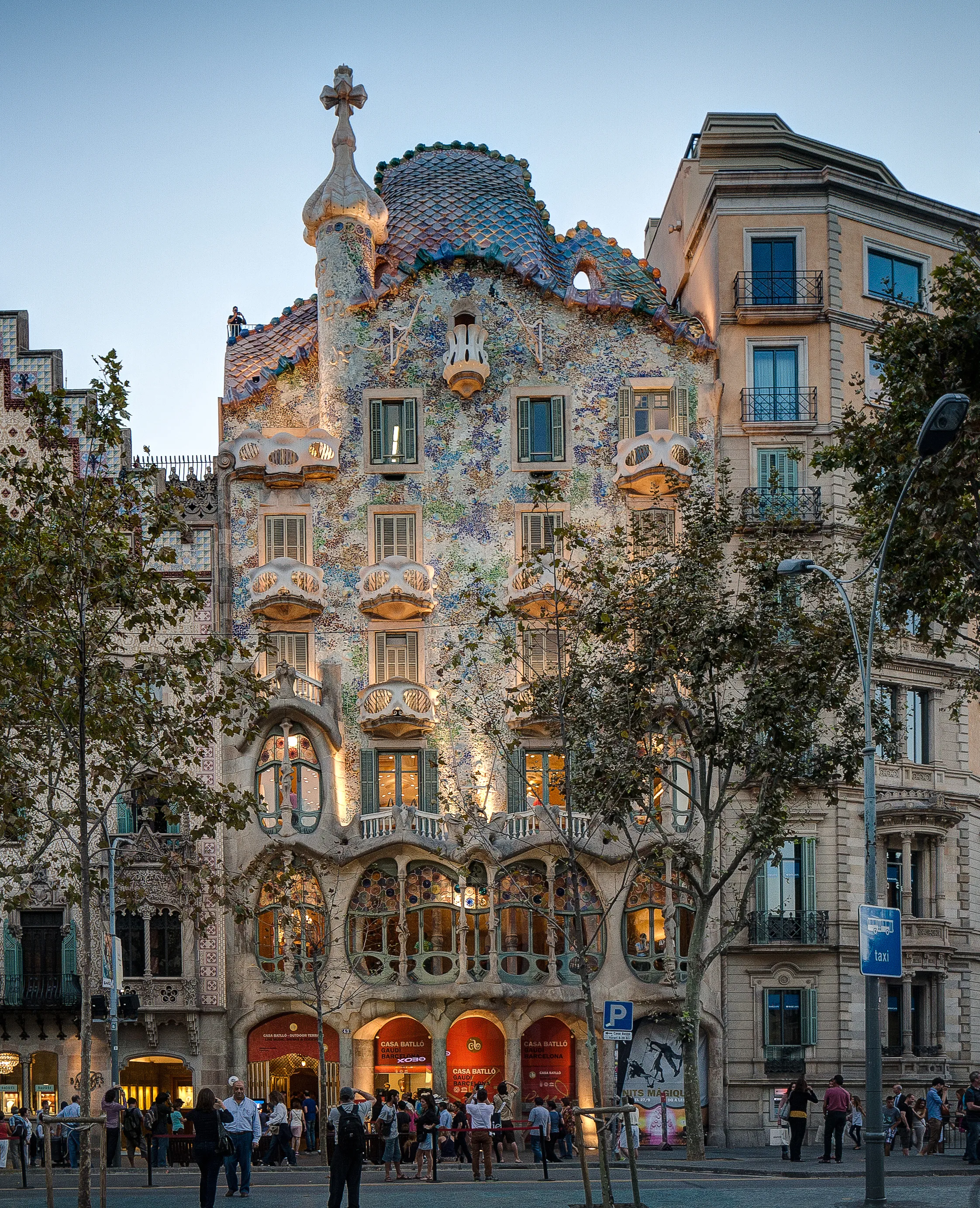 Casa_Batllo_Overview_Barcelona_Spain_cut