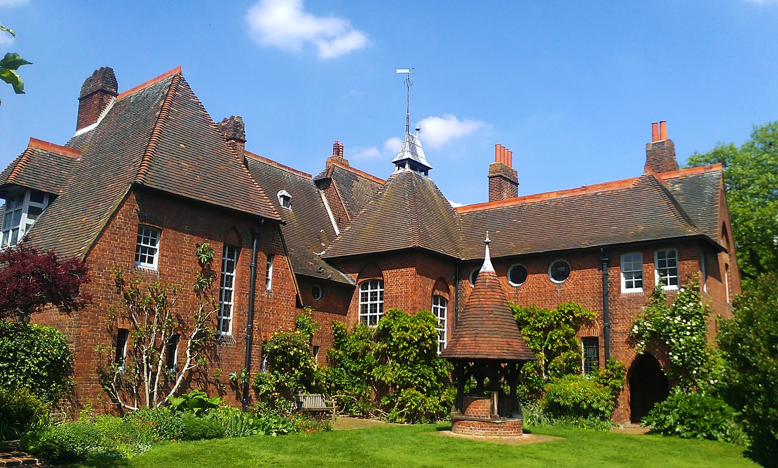 Philip_Webb’s_Red_House_in_Upton